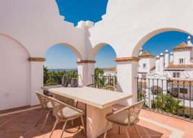 columbus-hills-sierra-blanca-marbella-costa-del-sol-luxe-appartementen-te-koop-terraszicht