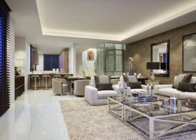 epic-marbella-luxe-huizen-golden-mile-salon-TV