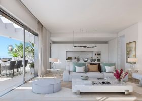 valley-homes-valle-romano-golf-resort-estepona-costa-del-sol-modern-nieuwbouw-appartement-penthouse-kopen-zeezicht-salon-1170x612